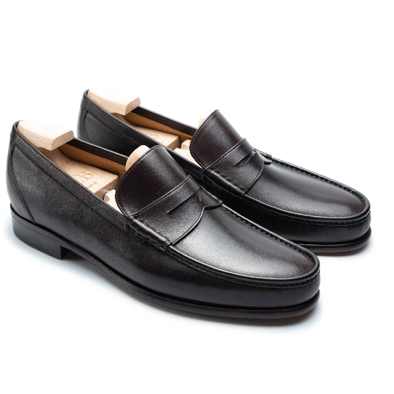 Men's loafers with a tassel front for a classic look Men's loafers with a tassel front for a classic look KIOWA 2510 Men's loafers with a tassel front for a classic look Men's loafers with a tassel front for a classic look KIOWA 2510