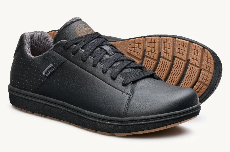 Men's casual shoes with a low - profile design Men's Kourt Grip