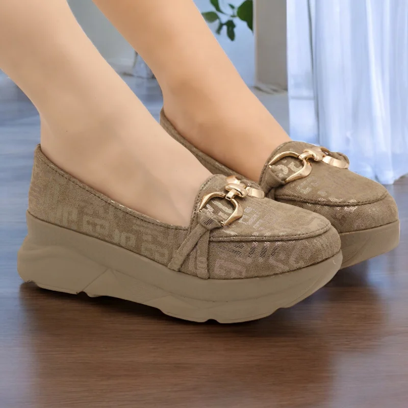 Men's slippers in a warm color like red or brown M0462 wedge pump