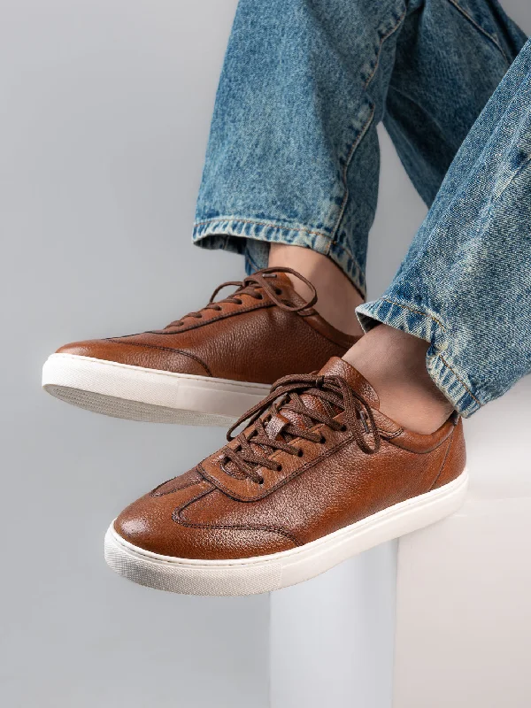 Men's casual shoes with a geometric pattern Alberto Torresi Premium Tan Leather Sneakers – Ultimate Blend of Style Men's casual shoes with a geometric pattern Alberto Torresi Premium Tan Leather Sneakers – Ultimate Blend of Style