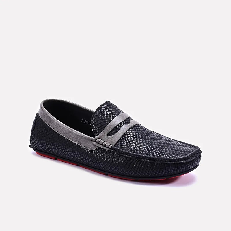 Men's loafers with a moc - toe design Men's loafers with a moc - toe design Black Dual Ton Textured Loafers 0130938 Men's loafers with a moc - toe design Men's loafers with a moc - toe design Black Dual Ton Textured Loafers 0130938