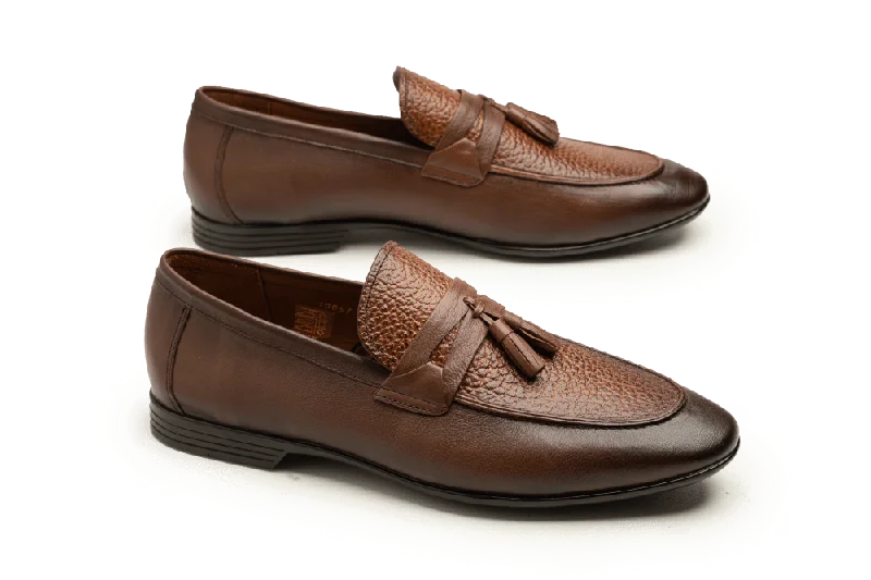Men's loafers with a tassel front for a classic look Men's loafers with a tassel front for a classic look LOGO 10067 BRM Men's loafers with a tassel front for a classic look Men's loafers with a tassel front for a classic look LOGO 10067 BRM