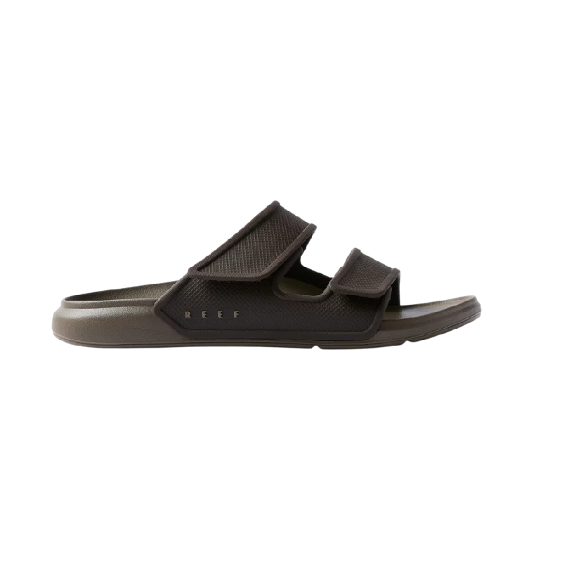 Men's sandals with a perforated leather upper for ventilation Men's sandals with a perforated leather upper for ventilation Oasis Adapt Men's sandals with a perforated leather upper for ventilation Men's sandals with a perforated leather upper for ventilation Oasis Adapt