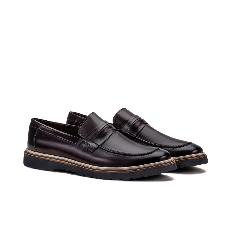 Men's loafers with a perforated leather upper for ventilation Men's loafers with a perforated leather upper for ventilation Men's Ferraro Loafer In Wine Men's loafers with a perforated leather upper for ventilation Men's loafers with a perforated leather upper for ventilation Men's Ferraro Loafer In Wine