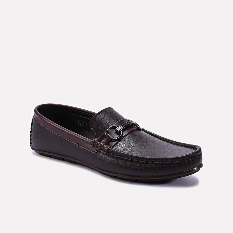 Men's loafers with a perforated leather upper for ventilation Men's loafers with a perforated leather upper for ventilation Brown Horsebit Loafers 0130805 Men's loafers with a perforated leather upper for ventilation Men's loafers with a perforated leather upper for ventilation Brown Horsebit Loafers 0130805