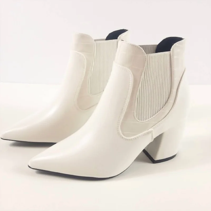 Men's loafers with a perforated leather upper for ventilation Men's loafers with a perforated leather upper for ventilation Women's Slip On Booties In White Men's loafers with a perforated leather upper for ventilation Men's loafers with a perforated leather upper for ventilation Women's Slip On Booties In White