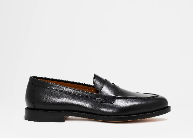 Men's loafers with a tassel front for a classic look Men's loafers with a tassel front for a classic look Traveler Penny Black Calf Men's loafers with a tassel front for a classic look Men's loafers with a tassel front for a classic look Traveler Penny Black Calf