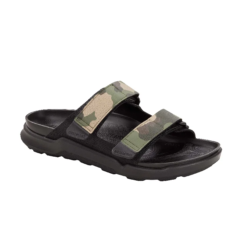 Men's sandals with a contrast stitching detail Men's sandals with a contrast stitching detail Atacama Futura Camo Birko-Flor Men's sandals with a contrast stitching detail Men's sandals with a contrast stitching detail Atacama Futura Camo Birko-Flor