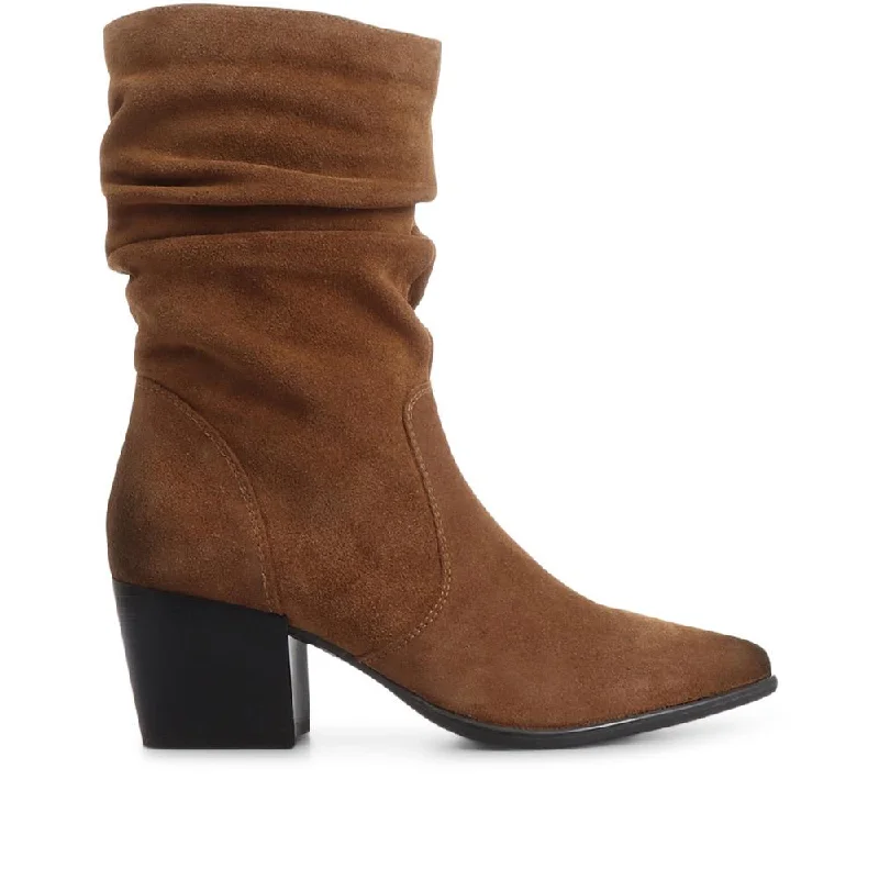 Men's casual shoes with a soft insole for cushioning Cloe Leather Suede Slouch Boots - CLOE / 320 547 Men's casual shoes with a soft insole for cushioning Cloe Leather Suede Slouch Boots - CLOE / 320 547