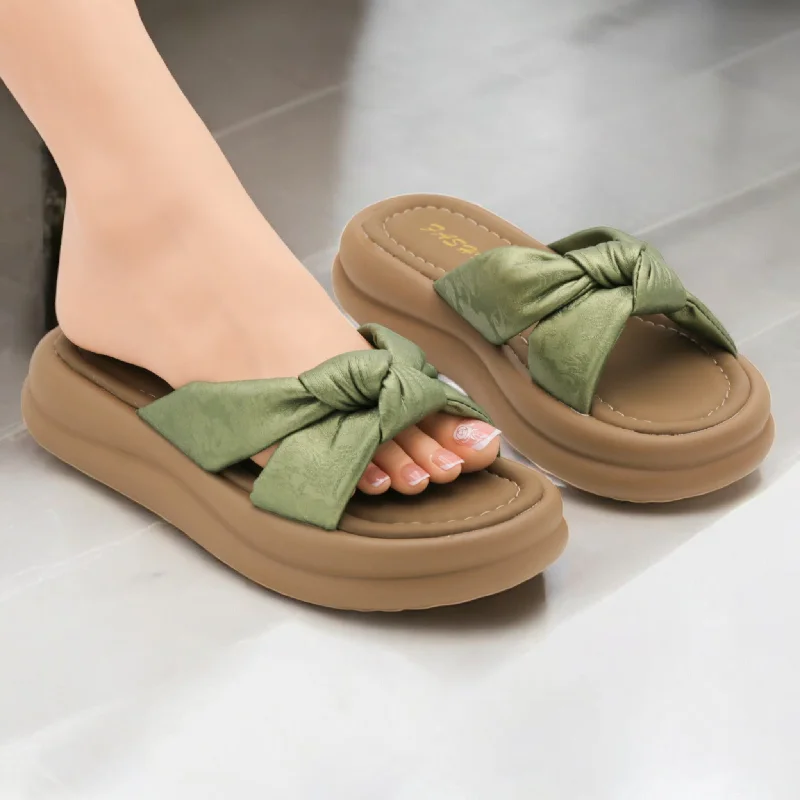 Men's slippers with a leather sole for a classic look Cross silk slipper