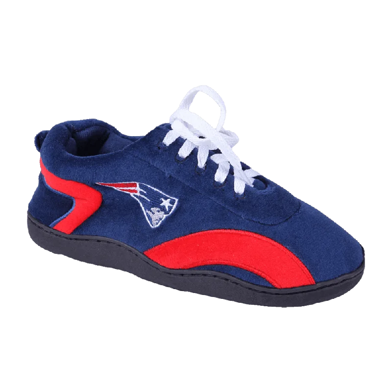 Men's slippers with a leather sole for a classic look New England Patriots All Around Slippers Men's slippers with a leather sole for a classic look New England Patriots All Around Slippers