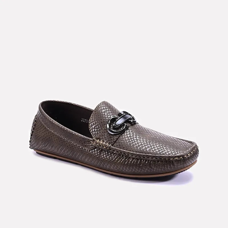 Men's loafers with a low - heeled design Men's loafers with a low - heeled design Khaki Loafer Shoes 0130936 Men's loafers with a low - heeled design Men's loafers with a low - heeled design Khaki Loafer Shoes 0130936