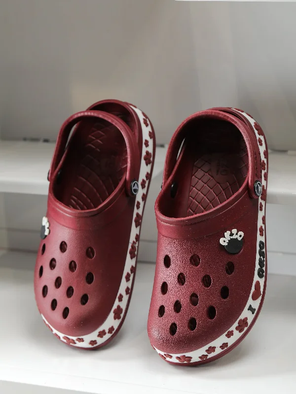 Men's sandals with a decorative buckle or charm Men's sandals with a decorative buckle or charm ZCL-2001 CLOGS FOR WOMENS Men's sandals with a decorative buckle or charm Men's sandals with a decorative buckle or charm ZCL-2001 CLOGS FOR WOMENS