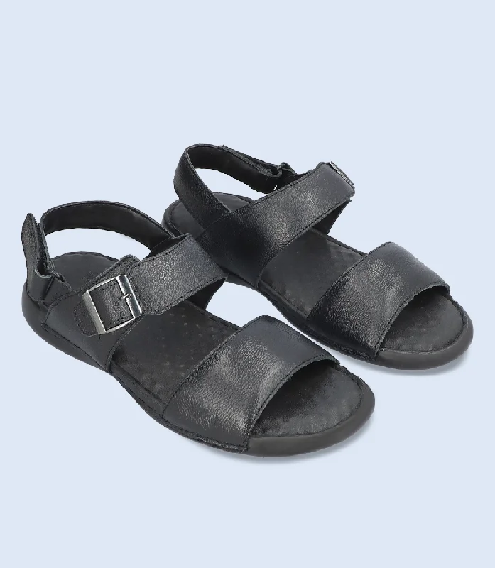 Men's leather sandals with an adjustable strap Men's leather sandals with an adjustable strap BM6217-BLACK-MEN Comfort Sandal