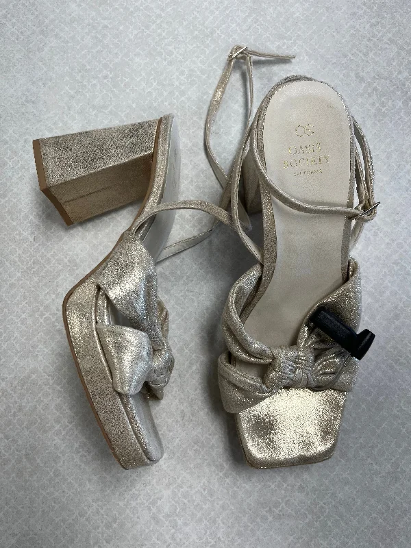 Men's sandals with a flexible sole for easy movement Men's sandals with a flexible sole for easy movement Sandals Heels Block By Clothes Mentor In Gold, Size:10 Men's sandals with a flexible sole for easy movement Men's sandals with a flexible sole for easy movement Sandals Heels Block By Clothes Mentor In Gold, Size:10
