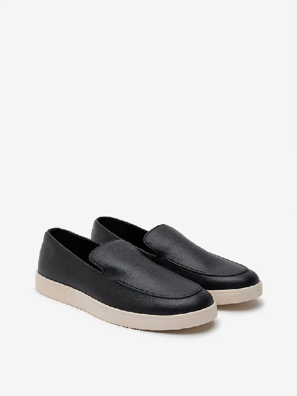 Men's casual shoes with a padded heel for comfort SOLEPLAY Black Slip-On Loafers