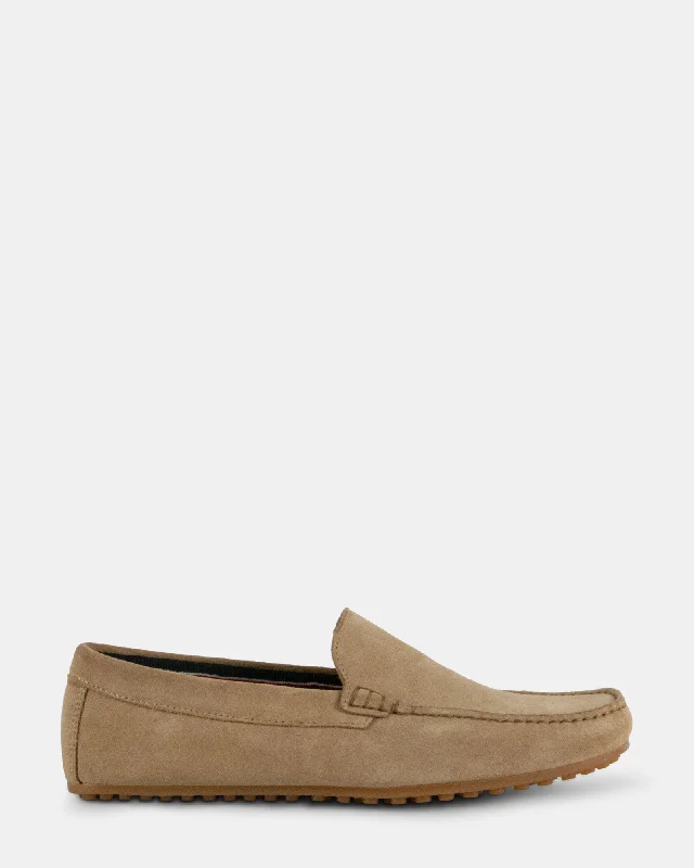 Men's loafers with a moc - toe design Men's loafers with a moc - toe design STENSON SAND SUEDE Men's loafers with a moc - toe design Men's loafers with a moc - toe design STENSON SAND SUEDE