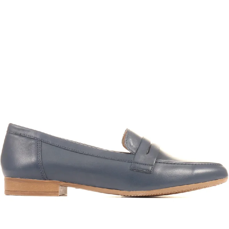 Men's casual shoes with a logo patch on the tongue Carmela Leather Penny Loafers - CARMELA / 321 988 Men's casual shoes with a logo patch on the tongue Carmela Leather Penny Loafers - CARMELA / 321 988