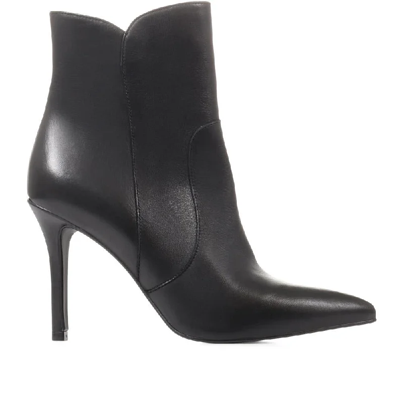 Men's casual shoes with a metallic trim Cadence Heeled Leather Ankle Boots - CADENCE / 322 536 Men's casual shoes with a metallic trim Cadence Heeled Leather Ankle Boots - CADENCE / 322 536