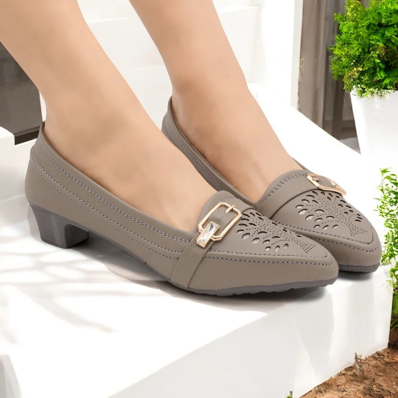 Men's slippers with a leather sole for a classic look M0438 kitten heel