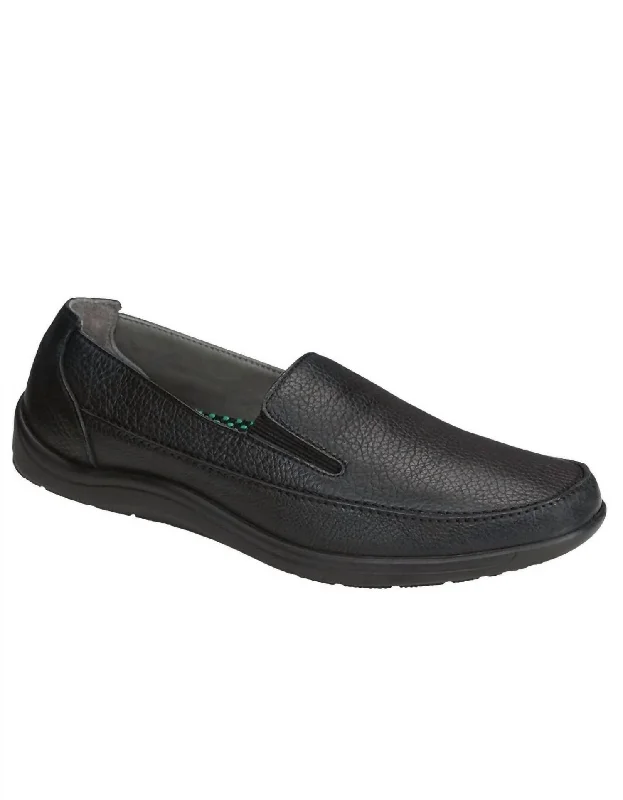 Men's loafers with a perforated leather upper for ventilation Men's loafers with a perforated leather upper for ventilation Men's Weekender Slip On Loafer - Narrow In Black Men's loafers with a perforated leather upper for ventilation Men's loafers with a perforated leather upper for ventilation Men's Weekender Slip On Loafer - Narrow In Black