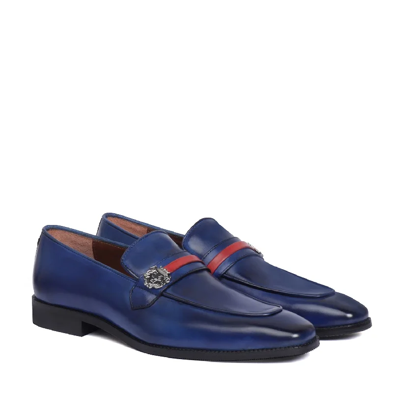 Men's loafers with a pointed toe for a stylish appearance Men's loafers with a pointed toe for a stylish appearance Blue Leather Slip-On with Lion Badge & Contrasting Red/Blue Strap Men's loafers with a pointed toe for a stylish appearance Men's loafers with a pointed toe for a stylish appearance Blue Leather Slip-On with Lion Badge & Contrasting Red/Blue Strap