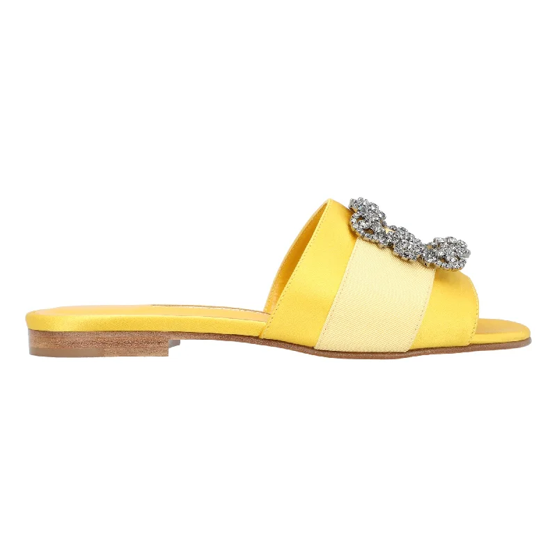 Men's loafers with a leather lining for comfort Men's loafers with a leather lining for comfort Manolo Blahnik Martamod Flat Yellow Men's loafers with a leather lining for comfort Men's loafers with a leather lining for comfort Manolo Blahnik Martamod Flat Yellow