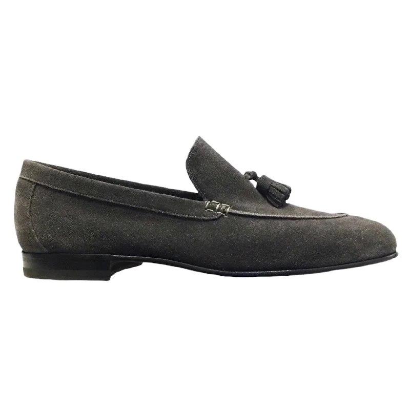 Men's loafers with a perforated leather upper for ventilation Men's loafers with a perforated leather upper for ventilation LOAFER UNLINED WITH TASSELS SUEDE LEATHER Men's loafers with a perforated leather upper for ventilation Men's loafers with a perforated leather upper for ventilation LOAFER UNLINED WITH TASSELS SUEDE LEATHER