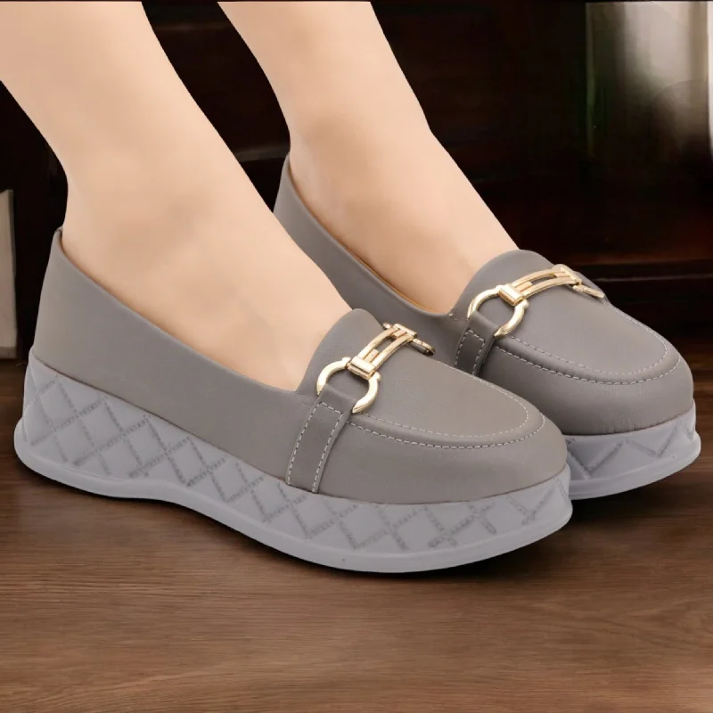 Men's slippers with a Velcro closure for easy on and off M0477 wedge pump