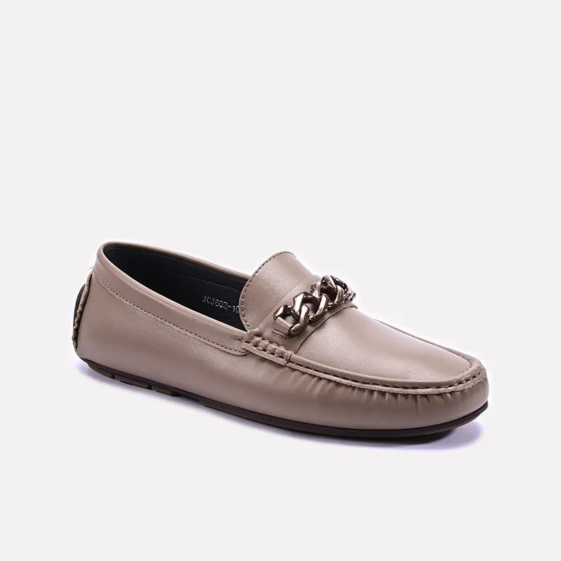 Men's loafers with a perforated leather upper for ventilation Men's loafers with a perforated leather upper for ventilation Khaki Chain Loafers For Men 0130950 Men's loafers with a perforated leather upper for ventilation Men's loafers with a perforated leather upper for ventilation Khaki Chain Loafers For Men 0130950