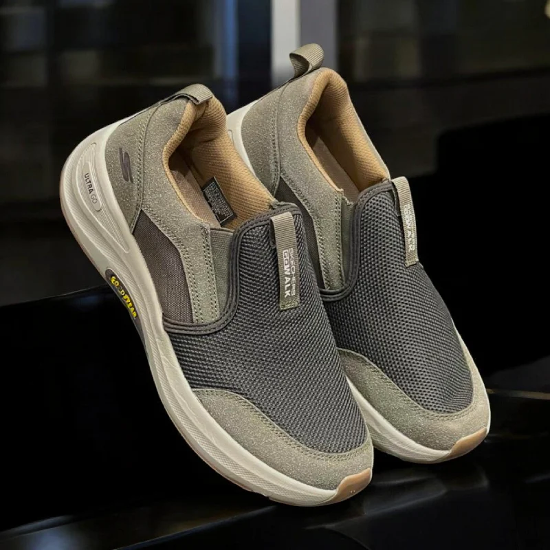 Men's slippers with a Velcro closure for easy on and off Skr men shoes