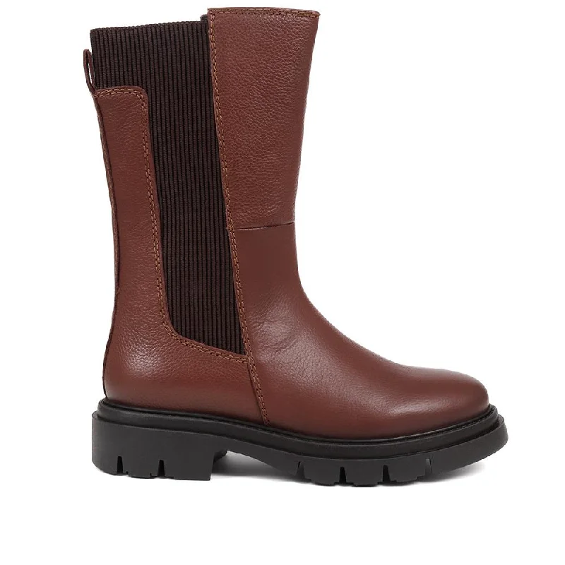 Men's casual shoes with a soft insole for cushioning Malena Calf Boots - MALENA / 324 372 Men's casual shoes with a soft insole for cushioning Malena Calf Boots - MALENA / 324 372