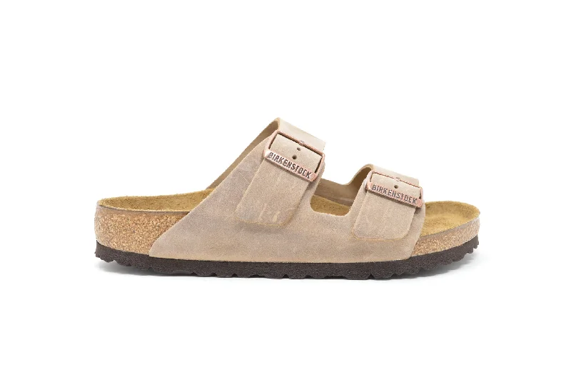 Men's sandals with a perforated leather upper for ventilation Men's sandals with a perforated leather upper for ventilation BIRKENSTOCK Arizona Men's sandals with a perforated leather upper for ventilation Men's sandals with a perforated leather upper for ventilation BIRKENSTOCK Arizona