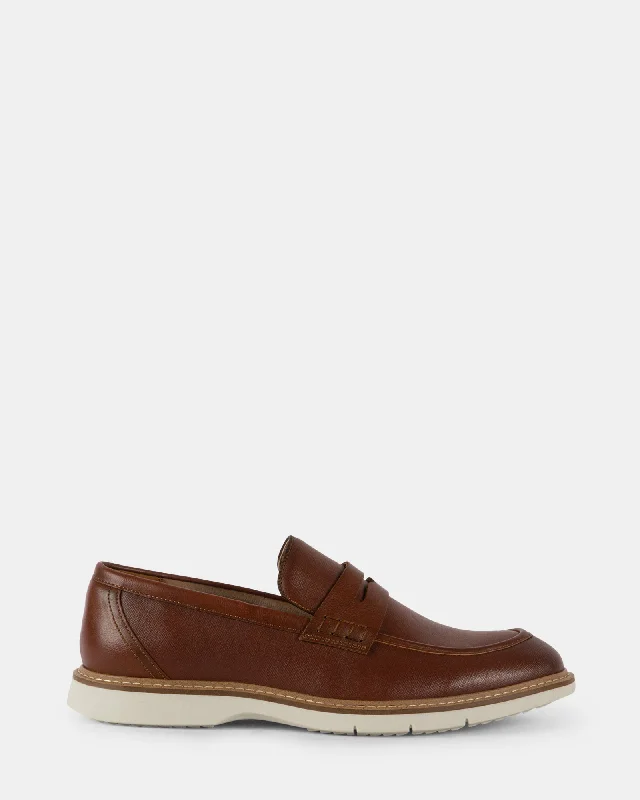 Men's loafers with a smooth leather finish Men's loafers with a smooth leather finish WALLIS COGNAC