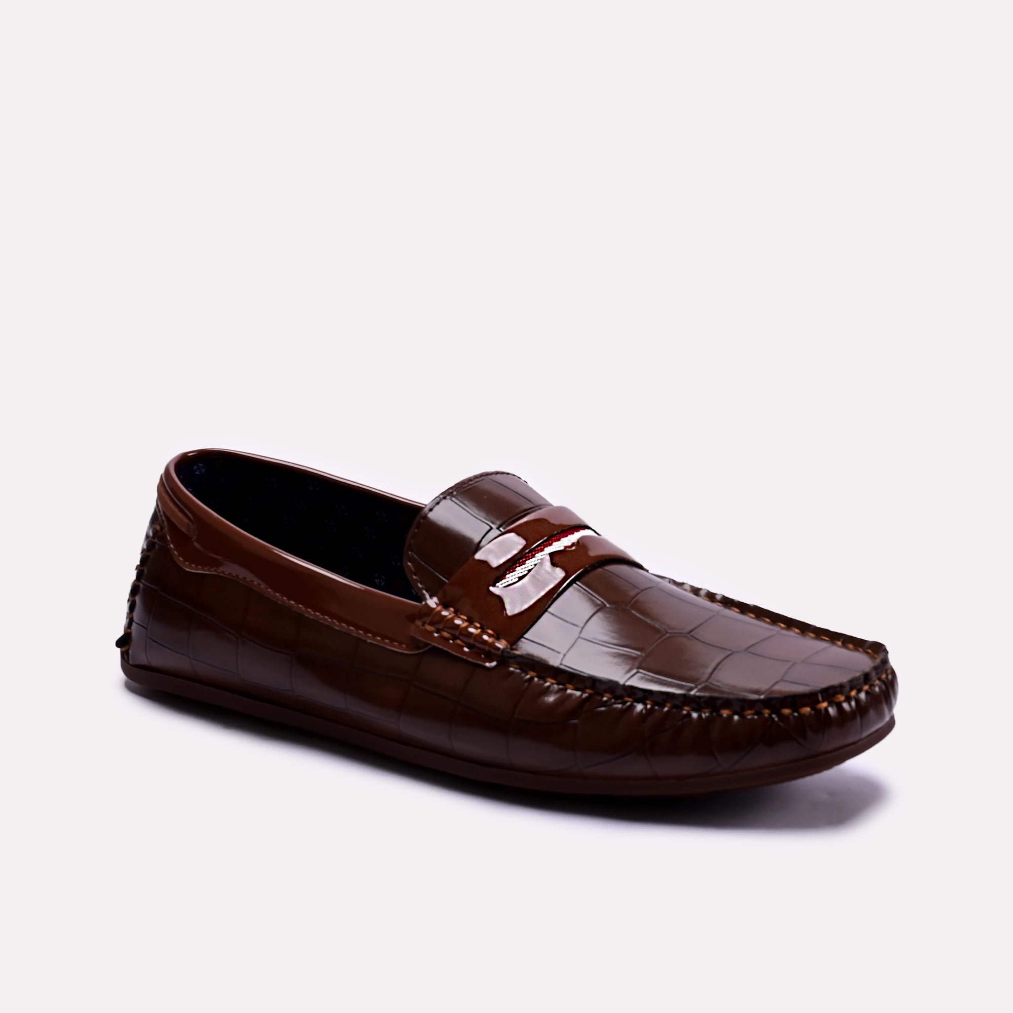 Men's loafers with a moc - toe design Men's loafers with a moc - toe design Byers Brown Glossy Loafers 0130783