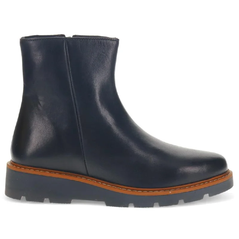 Men's casual shoes with a padded heel for comfort Natasha Leather Ankle Boots - NATASHA / 326 022 Men's casual shoes with a padded heel for comfort Natasha Leather Ankle Boots - NATASHA / 326 022