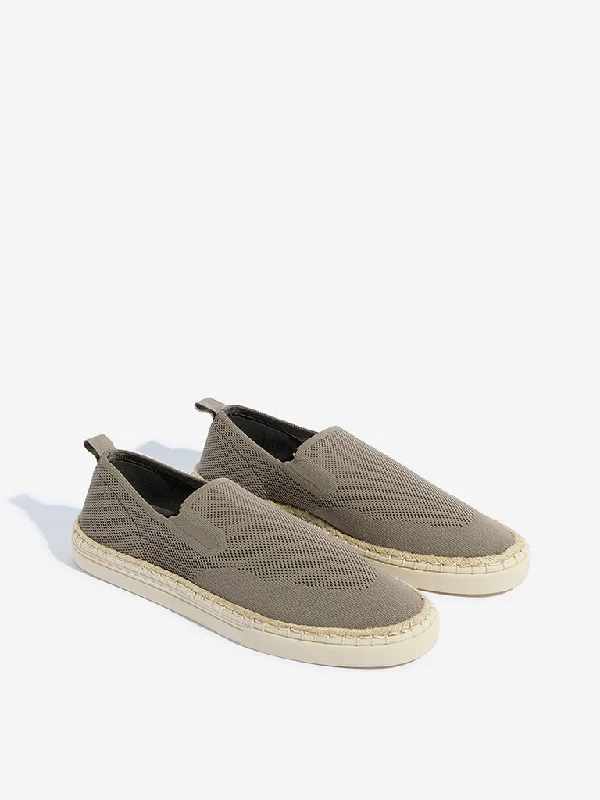 Men's casual shoes with a logo patch on the tongue SOLEPLAY Grey Knit-Textured Slip-On Shoes Men's casual shoes with a logo patch on the tongue SOLEPLAY Grey Knit-Textured Slip-On Shoes