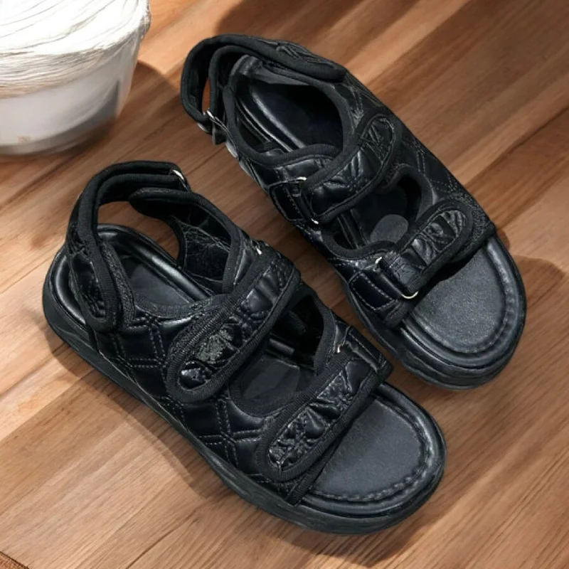 Men's slippers with a logo patch on the side Black comfy sandal