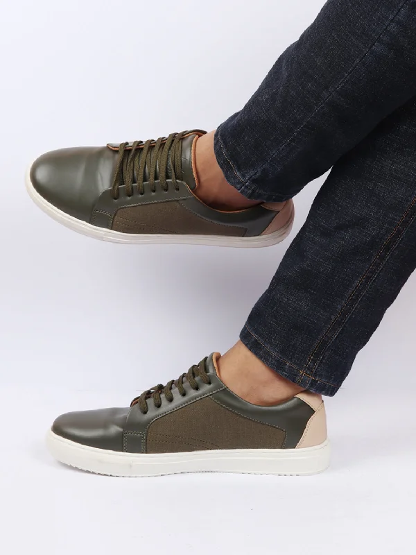 Men's casual shoes with a logo patch on the tongue Men Olive Green Outdoor Classic Lace Up Sneakers Shoes Men's casual shoes with a logo patch on the tongue Men Olive Green Outdoor Classic Lace Up Sneakers Shoes