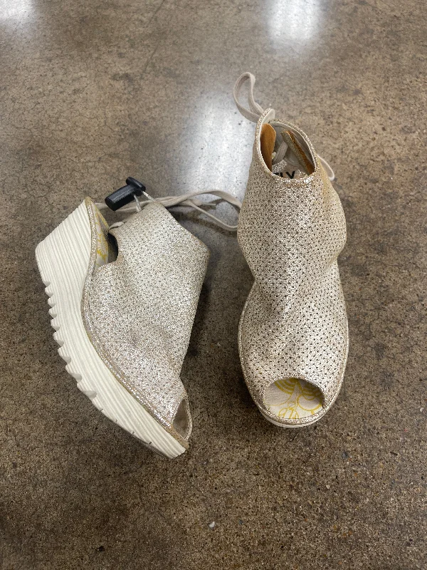 Men's sandals with a toe post design Men's sandals with a toe post design Sandals Heels Wedge By Fly London In Gold, Size: 9 Men's sandals with a toe post design Men's sandals with a toe post design Sandals Heels Wedge By Fly London In Gold, Size: 9