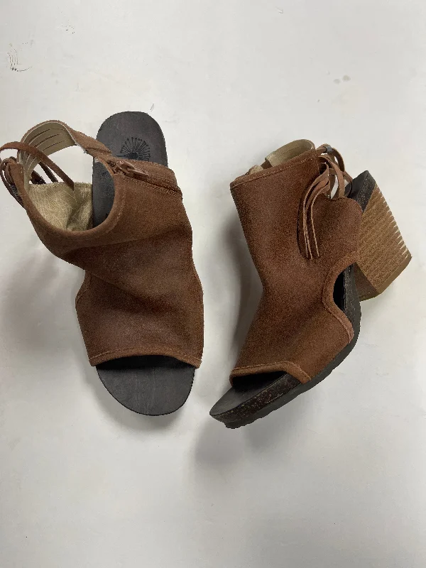 Men's sandals with a cushioned footbed Men's sandals with a cushioned footbed Sandals Heels Block By Otbt In Tan, Size: 8.5