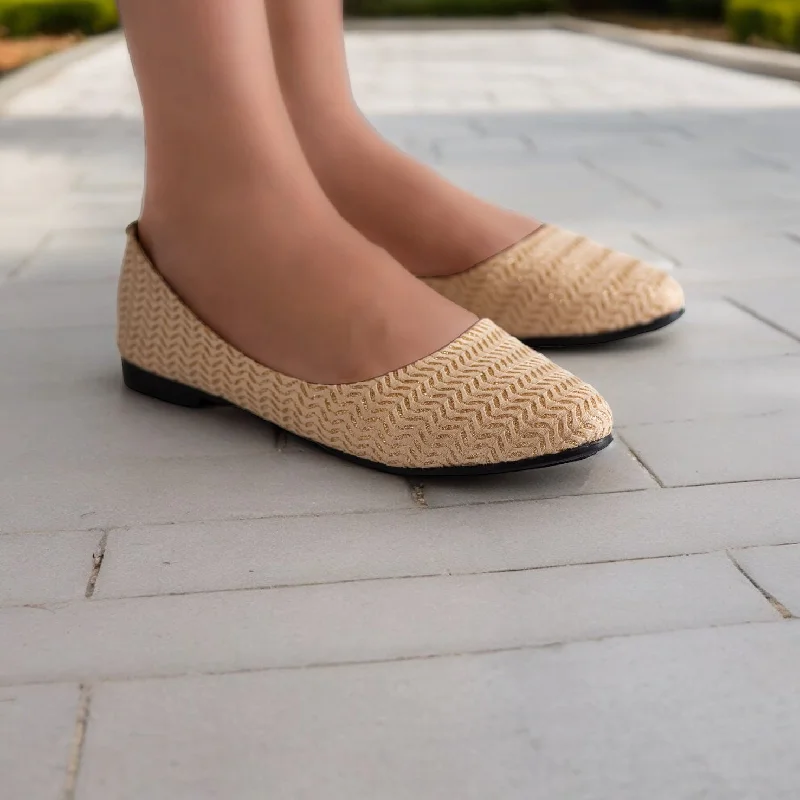 Men's slippers with a padded footbed for all - day comfort Fbrc flat pump