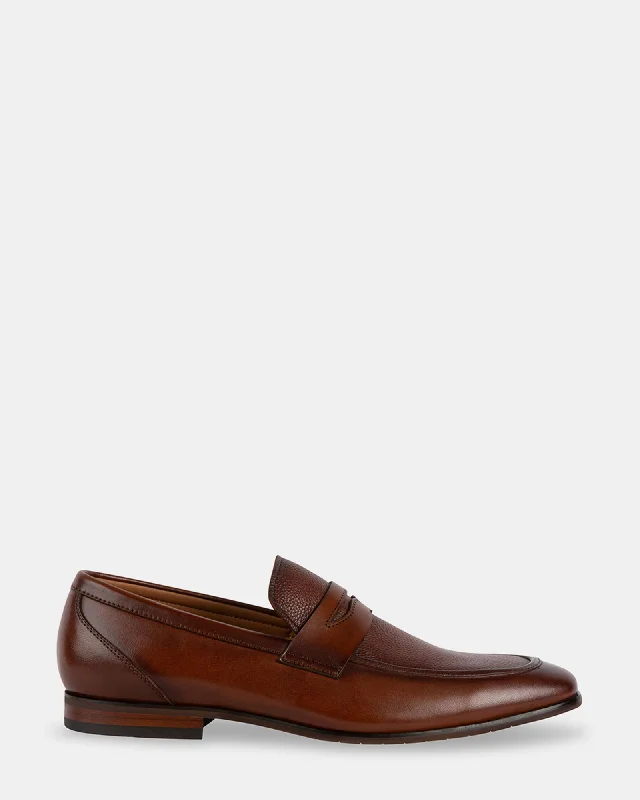 Men's leather loafers with a penny slot Men's leather loafers with a penny slot TAVER TAN LEATHER Men's leather loafers with a penny slot Men's leather loafers with a penny slot TAVER TAN LEATHER