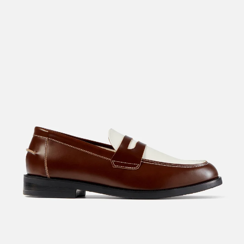 Men's loafers with a cushioned footbed Men's loafers with a cushioned footbed Wilde Chestnut + White Penny Loafer - Men's Men's loafers with a cushioned footbed Men's loafers with a cushioned footbed Wilde Chestnut + White Penny Loafer - Men's