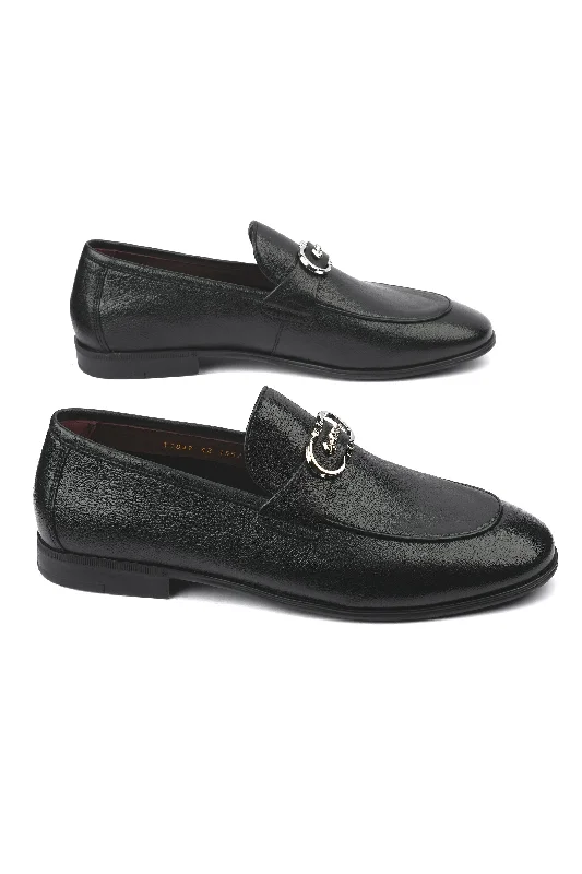 Men's loafers with a smooth leather finish Men's loafers with a smooth leather finish LOGO 11047 BKA Men's loafers with a smooth leather finish Men's loafers with a smooth leather finish LOGO 11047 BKA