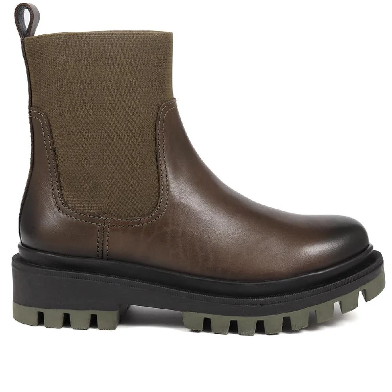 Men's casual shoes with a low - profile design Maja Leather Chelsea Boots - MAJA / 324 328 Men's casual shoes with a low - profile design Maja Leather Chelsea Boots - MAJA / 324 328