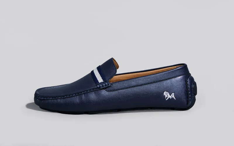 Men's loafers with a smooth leather finish Men's loafers with a smooth leather finish All-Purpose Loafers : Navy Men's loafers with a smooth leather finish Men's loafers with a smooth leather finish All-Purpose Loafers : Navy