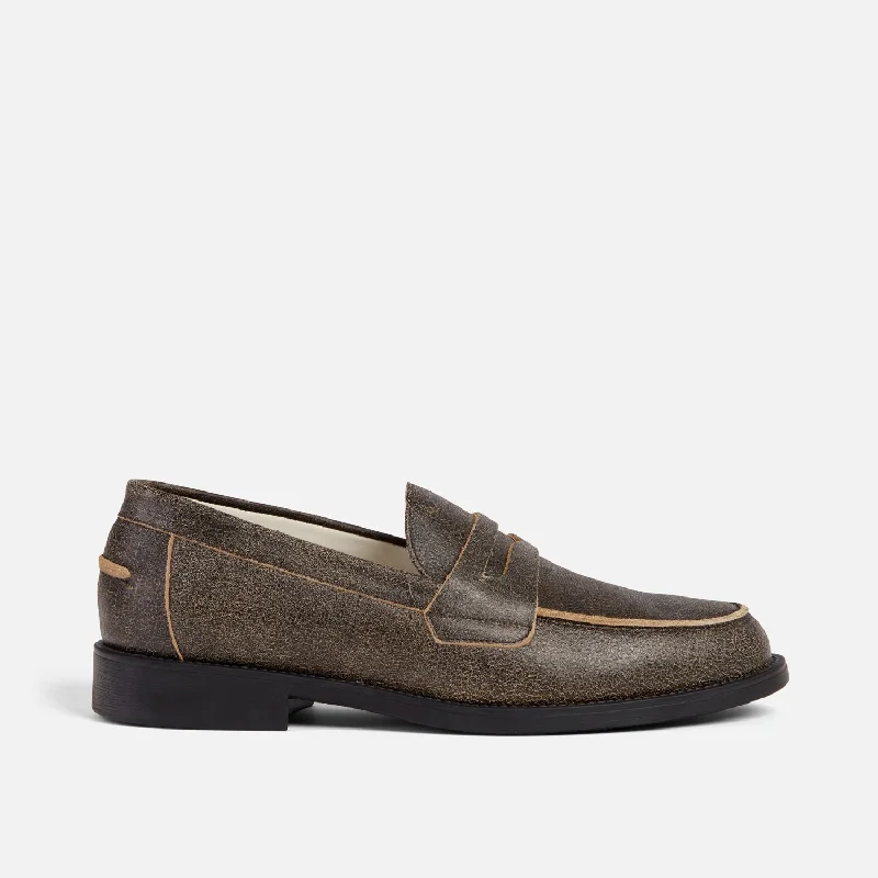 Men's loafers with a moc - toe design Men's loafers with a moc - toe design Wilde Brown Cracked Leather Penny Loafer - Men's Men's loafers with a moc - toe design Men's loafers with a moc - toe design Wilde Brown Cracked Leather Penny Loafer - Men's