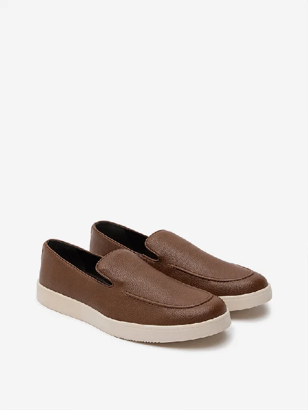 Men's casual shoes with a floral print for a unique style SOLEPLAY Tan Slip-On Loafers Men's casual shoes with a floral print for a unique style SOLEPLAY Tan Slip-On Loafers