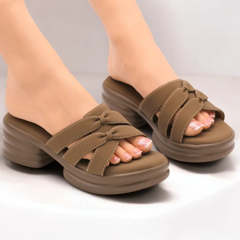 Men's slippers in a warm color like red or brown M0552 block heel